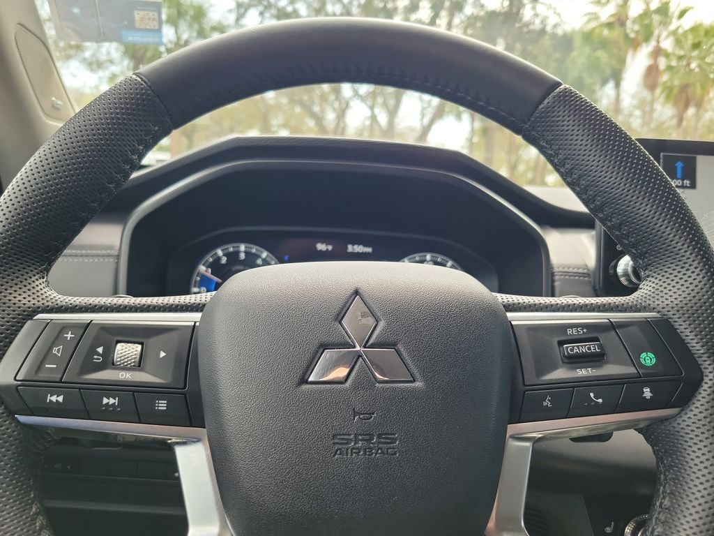 2023 Mitsubishi Outlander SE