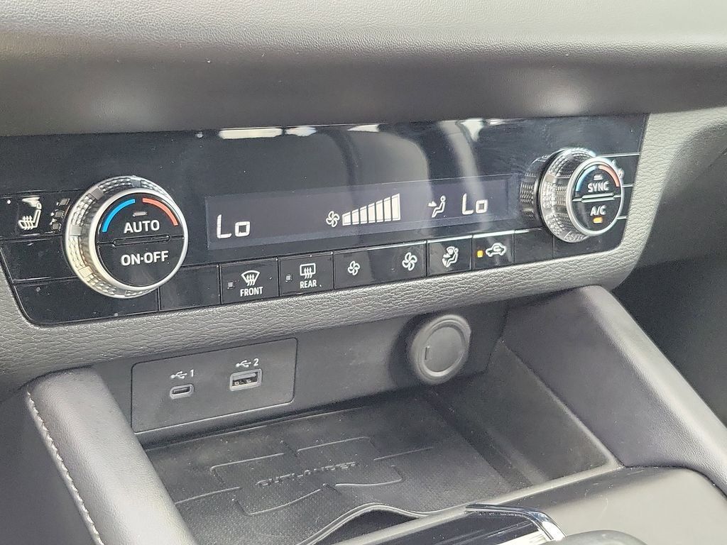 2023 Mitsubishi Outlander SE