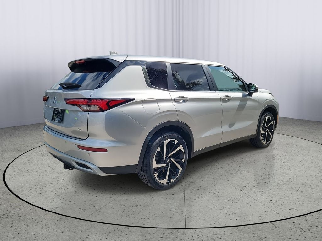 2023 Mitsubishi Outlander SE
