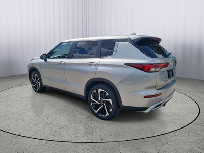 2023 Mitsubishi Outlander SE