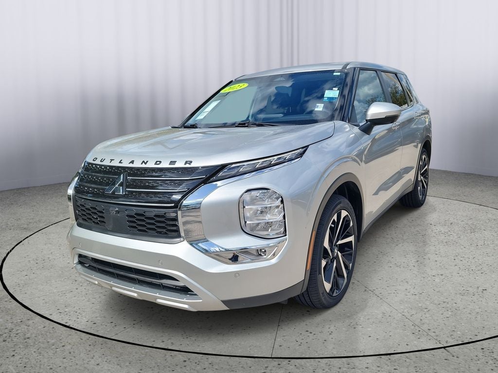 2023 Mitsubishi Outlander SE