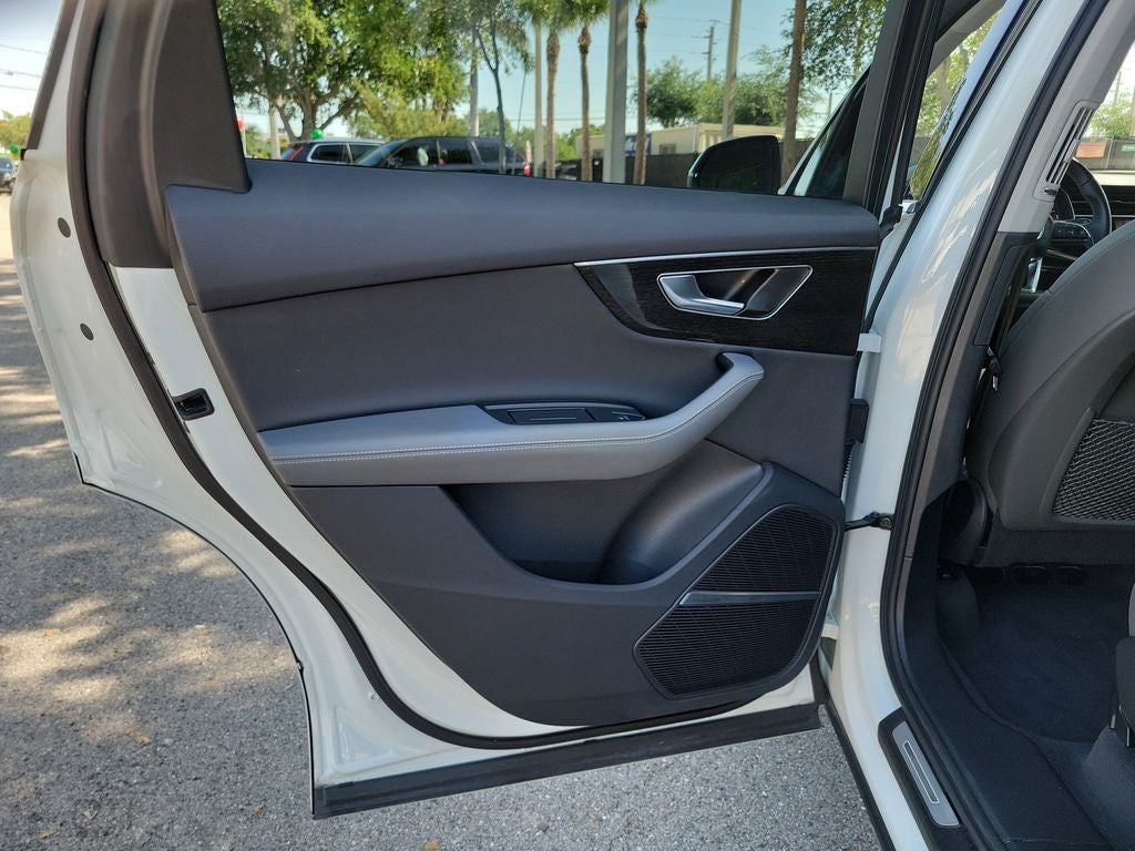 2025 Audi Q7 Premium Plus