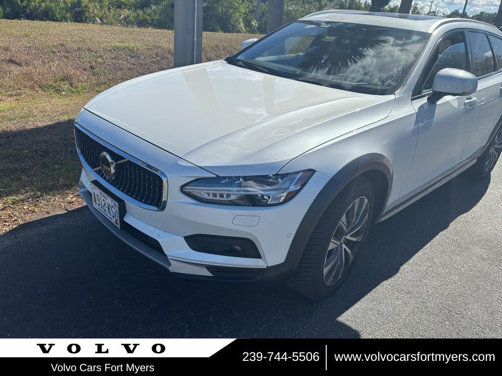 2022 Volvo V90 Cross Country B6