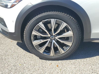 2022 Volvo V90 Cross Country B6