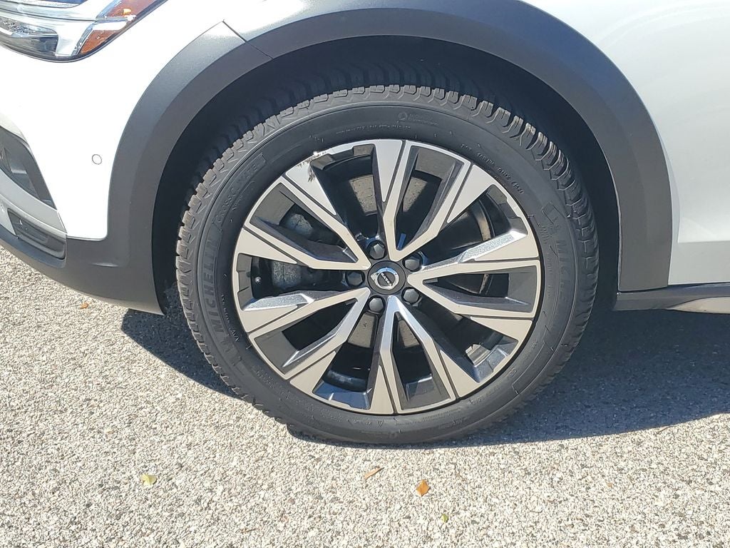 2022 Volvo V90 Cross Country B6