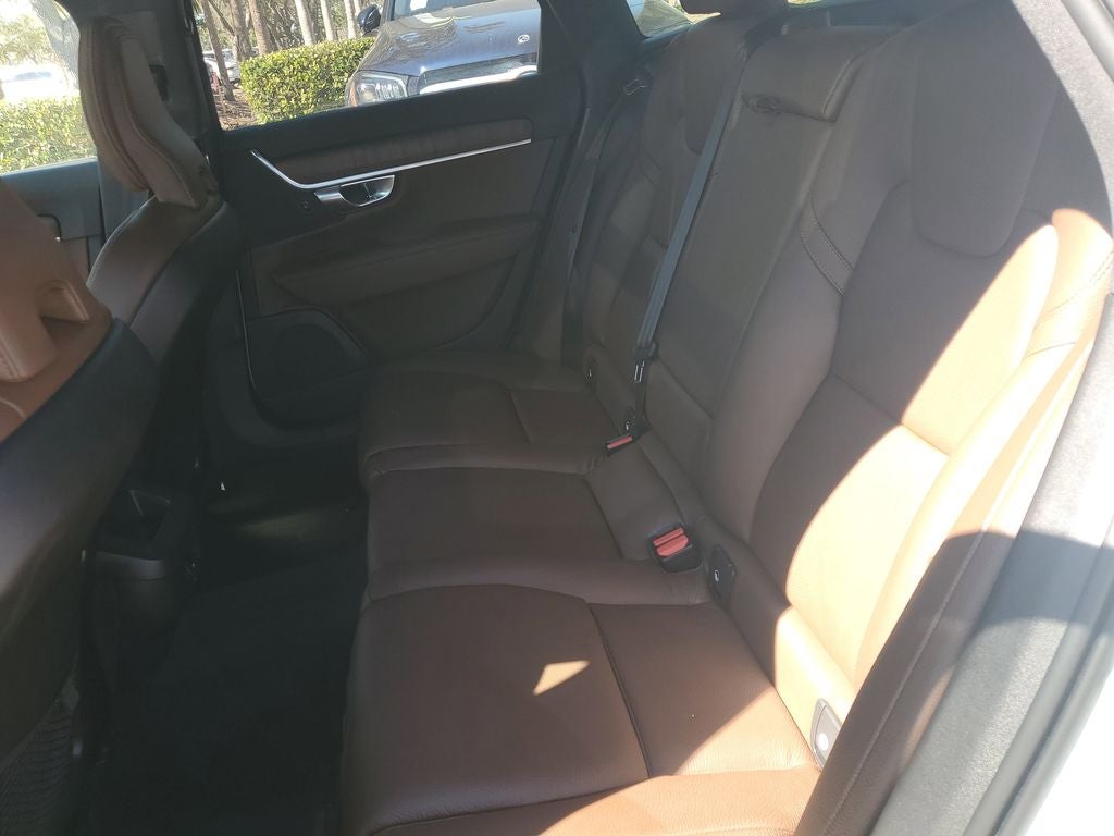 2022 Volvo V90 Cross Country B6