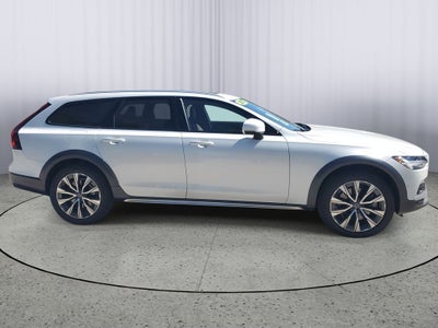 2022 Volvo V90 Cross Country B6