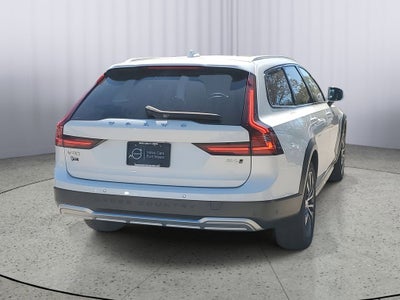 2022 Volvo V90 Cross Country B6