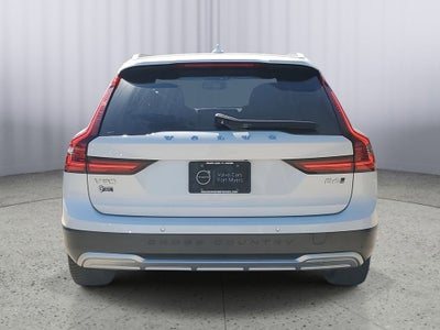 2022 Volvo V90 Cross Country B6