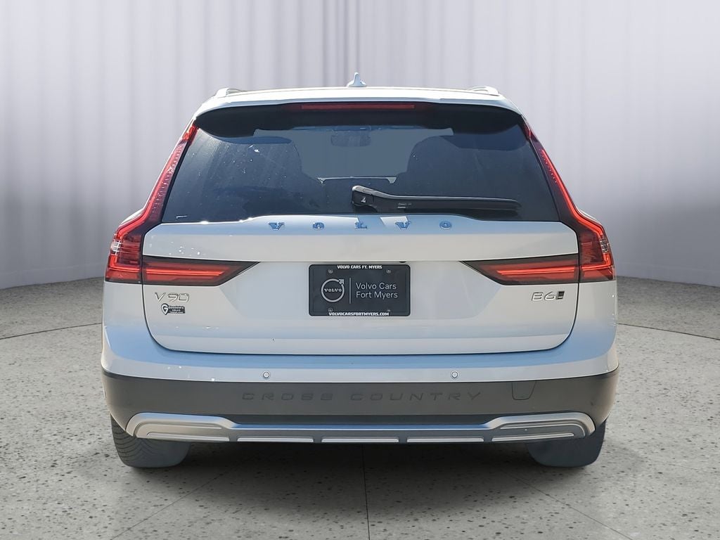 2022 Volvo V90 Cross Country B6