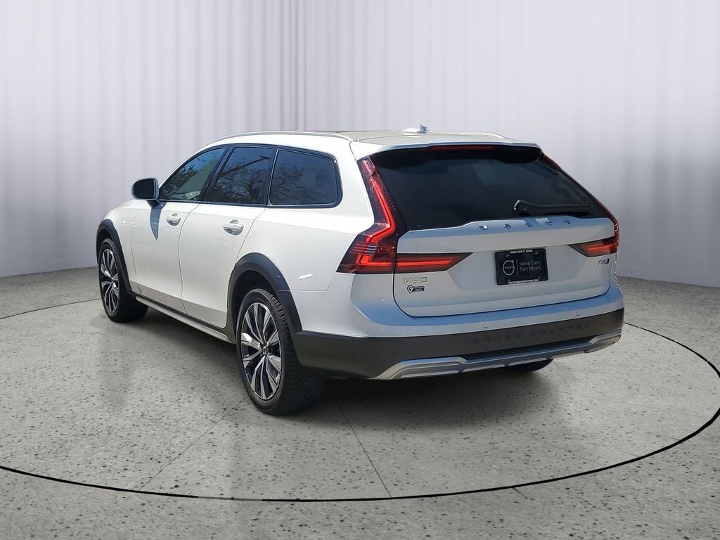 2022 Volvo V90 Cross Country B6