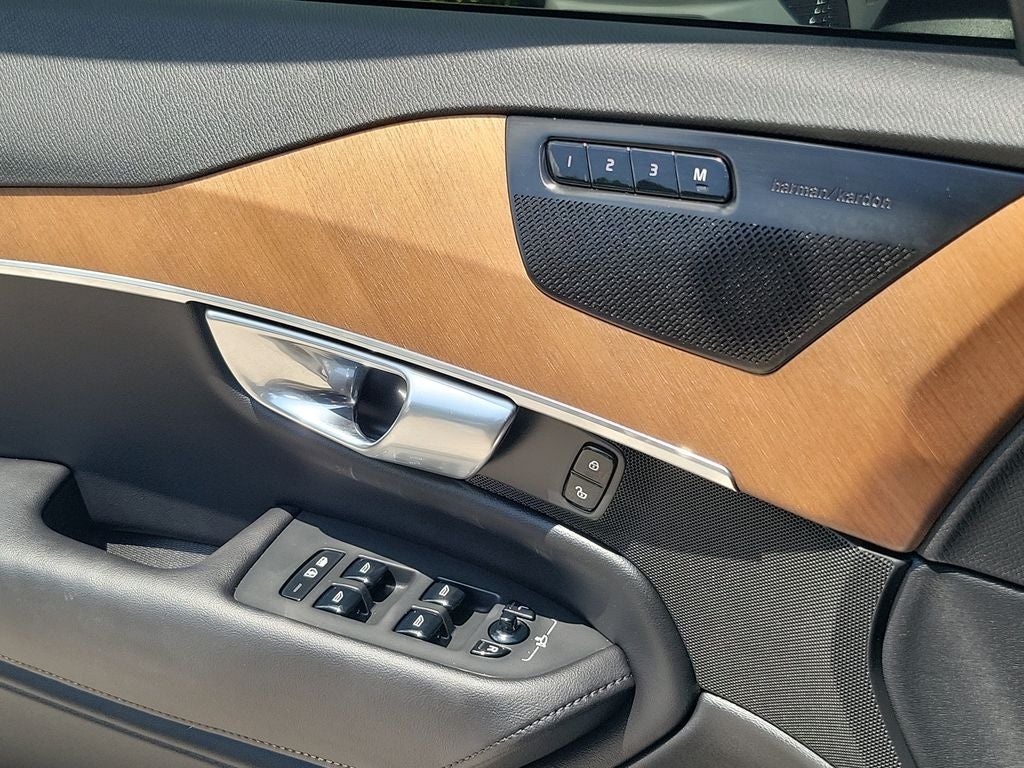 2023 Volvo XC90 Plus