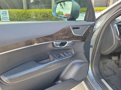 2018 Volvo XC90 Momentum