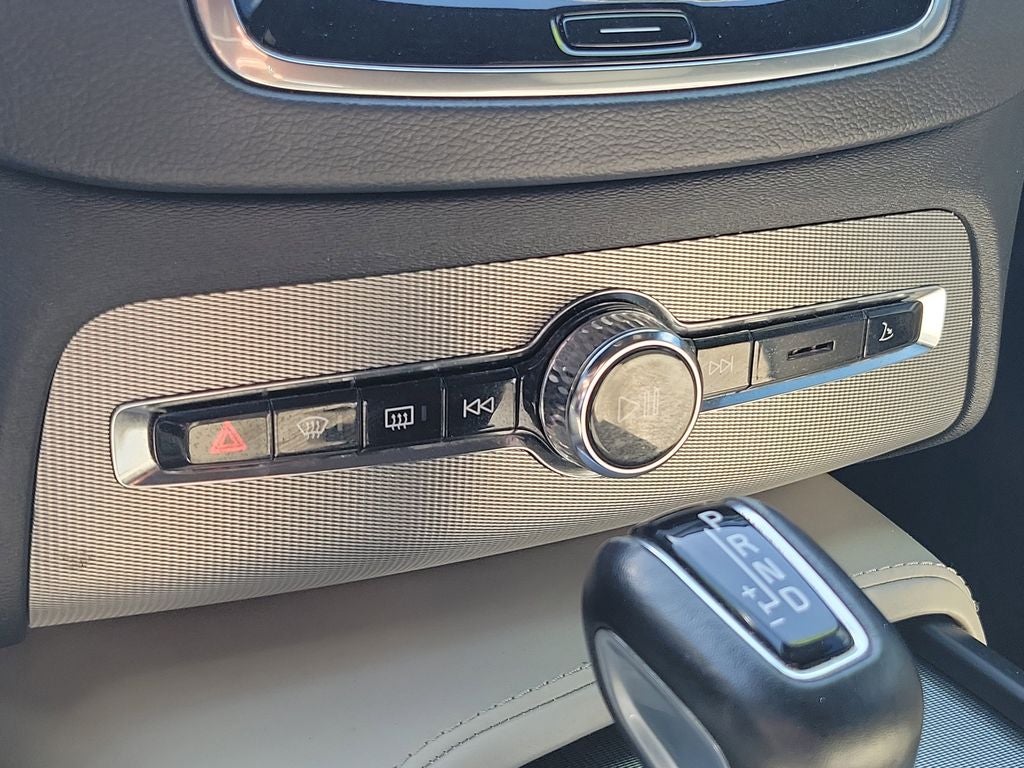 2021 Volvo XC90 R-Design