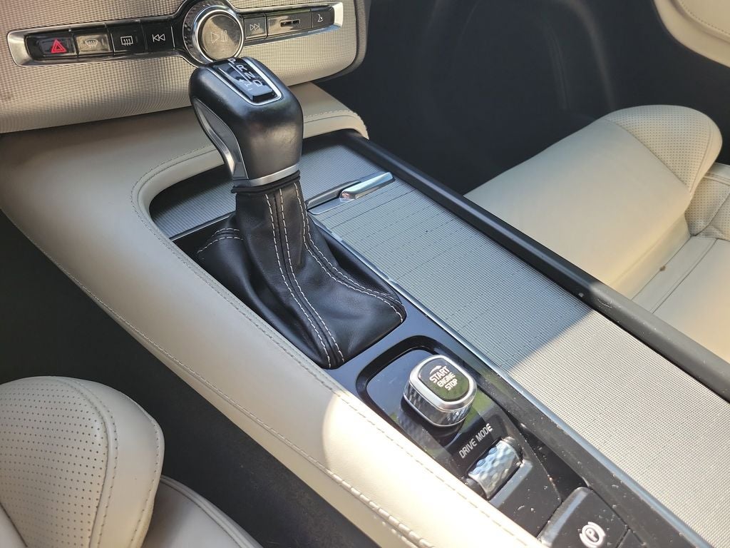 2021 Volvo XC90 R-Design