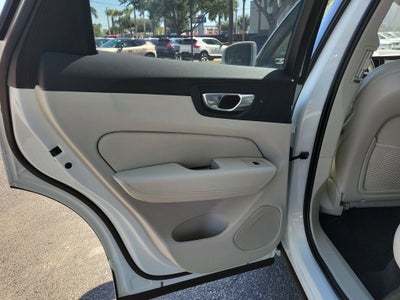 2023 Volvo XC60 Ultimate Bright Theme