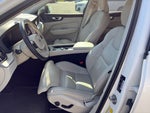 2023 Volvo XC60 Ultimate Bright Theme