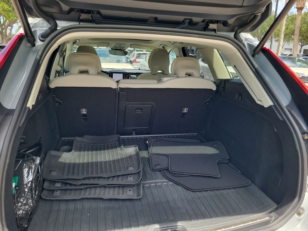 2025 Volvo XC60 Plus
