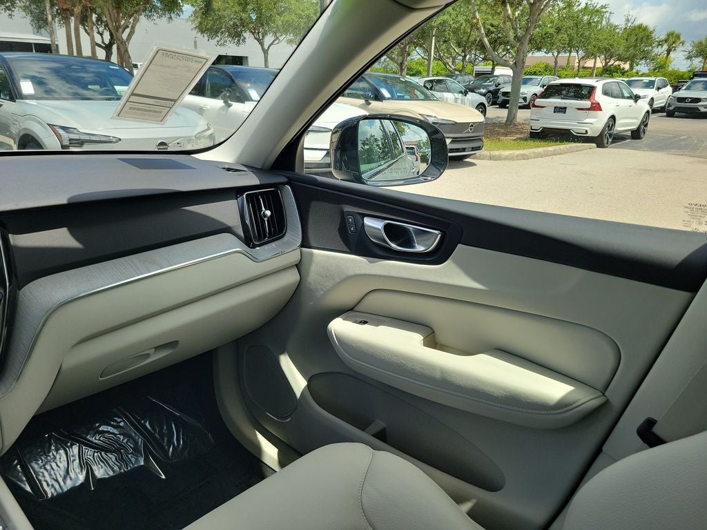 2025 Volvo XC60 Plus