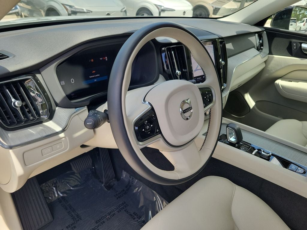 2025 Volvo XC60 Plus