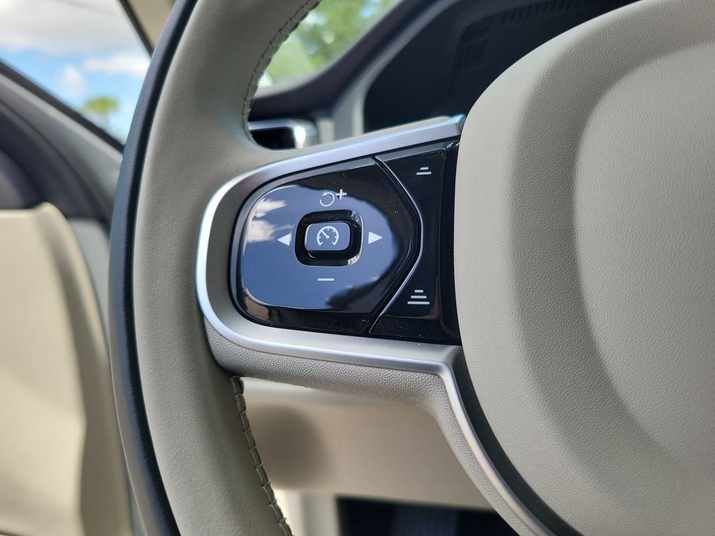 2025 Volvo XC60 Plus