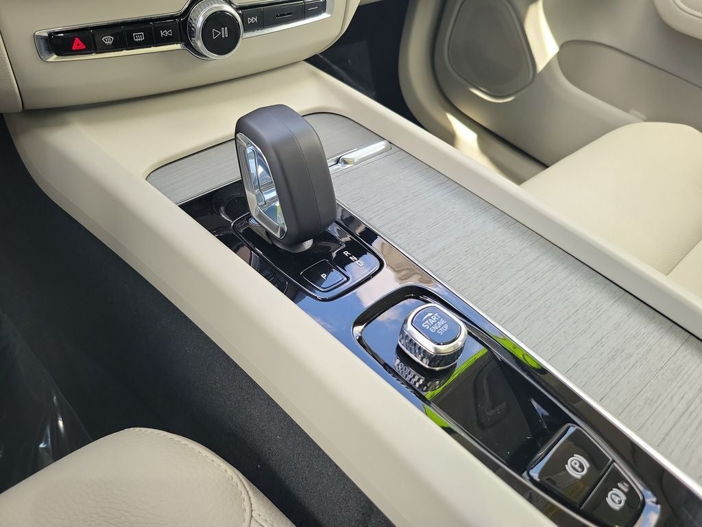 2025 Volvo XC60 Plus