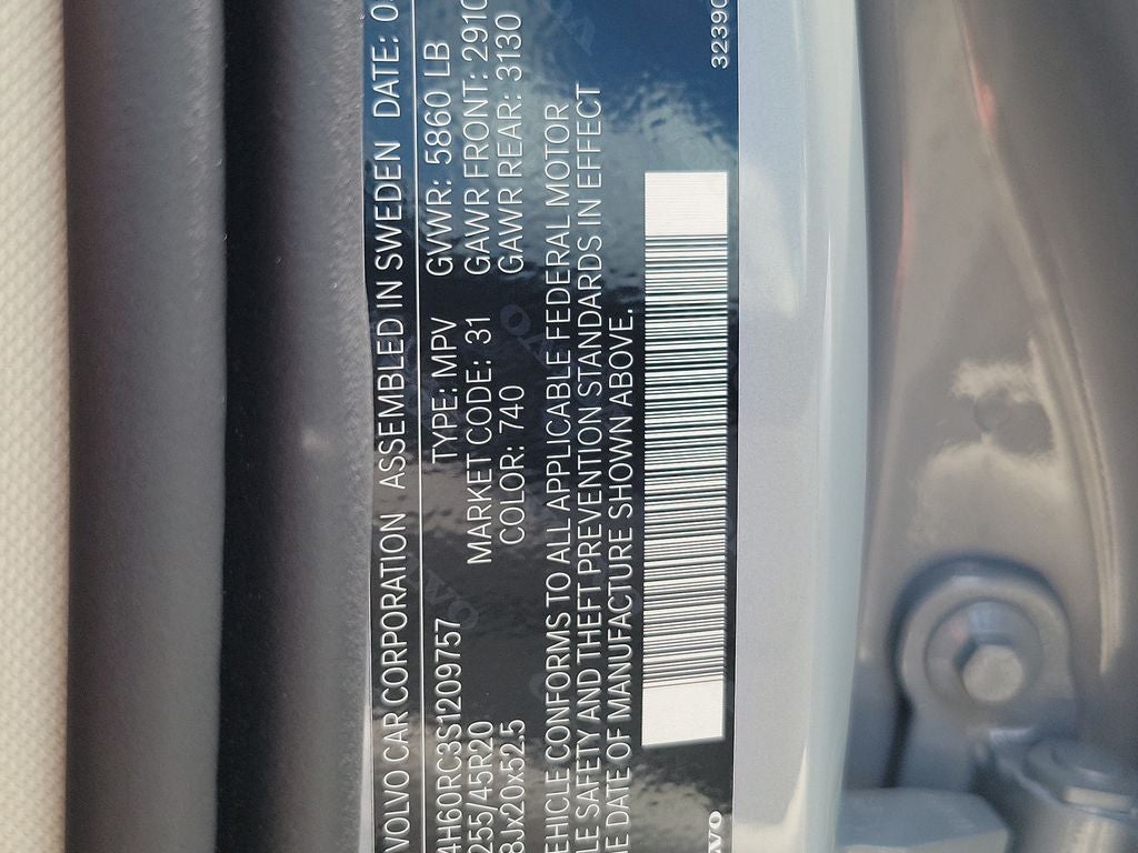 2025 Volvo XC60 Plus