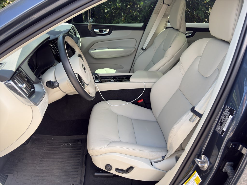 2025 Volvo XC60 Core