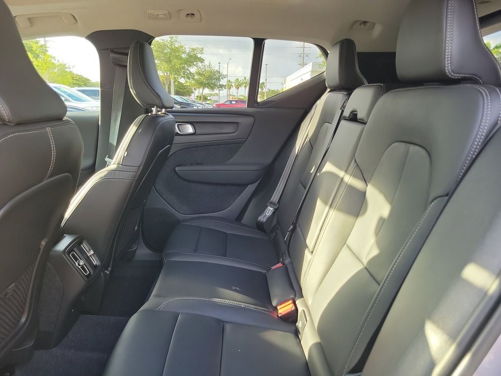 2026 Volvo XC40 Core