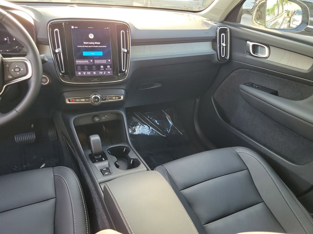 2026 Volvo XC40 Core