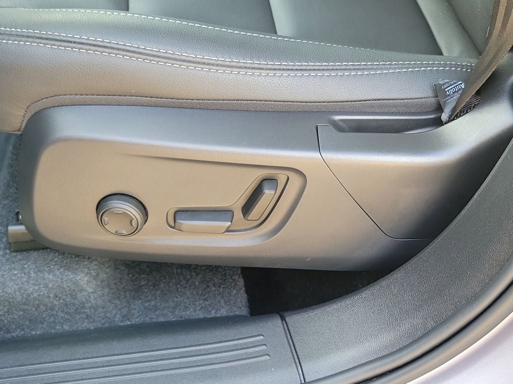 2026 Volvo XC40 Core