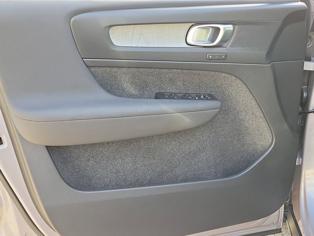2026 Volvo XC40 Core