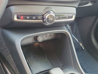 2026 Volvo XC40 Core