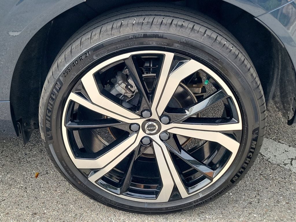 2023 Volvo XC60 Ultimate Dark Theme