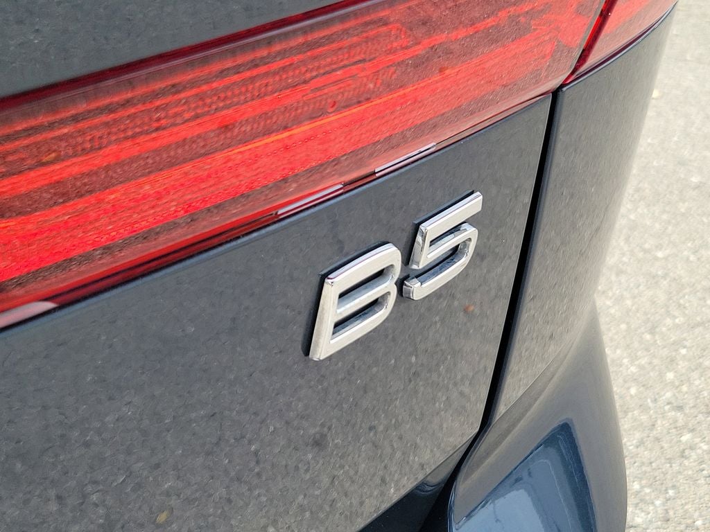 2023 Volvo XC60 Ultimate Dark Theme