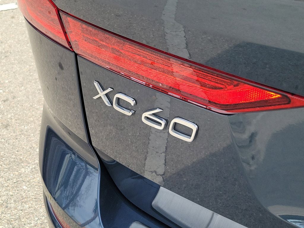 2023 Volvo XC60 Ultimate Dark Theme