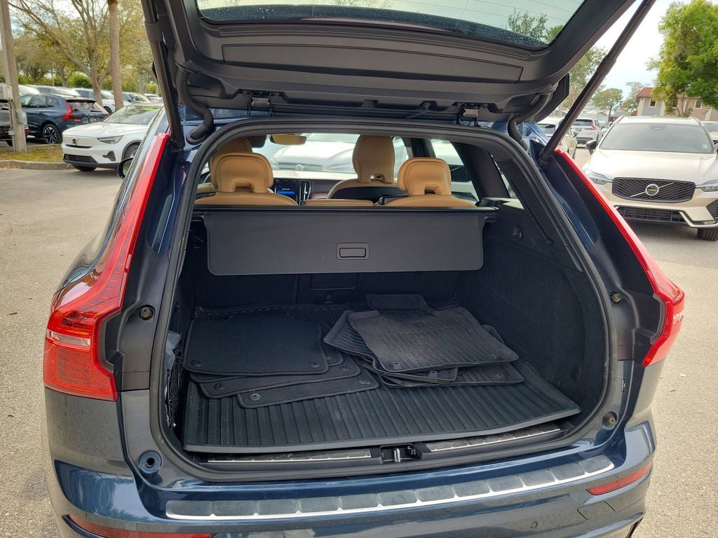 2023 Volvo XC60 Ultimate Dark Theme