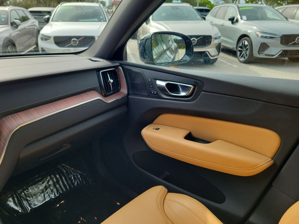 2023 Volvo XC60 Ultimate Dark Theme