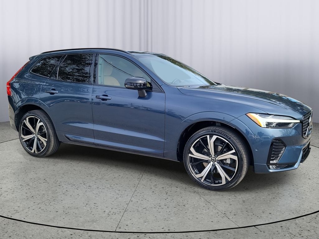 2023 Volvo XC60 Ultimate Dark Theme