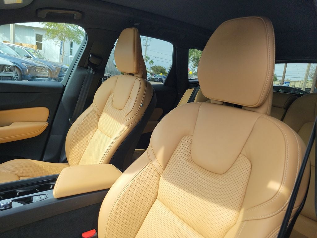 2023 Volvo XC60 Ultimate Dark Theme