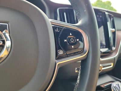 2023 Volvo XC60 Ultimate Dark Theme