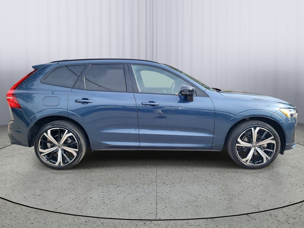 2023 Volvo XC60 Ultimate Dark Theme