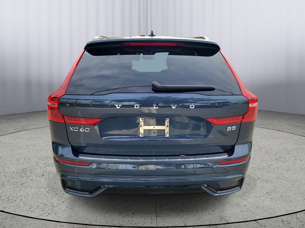 2023 Volvo XC60 Ultimate Dark Theme