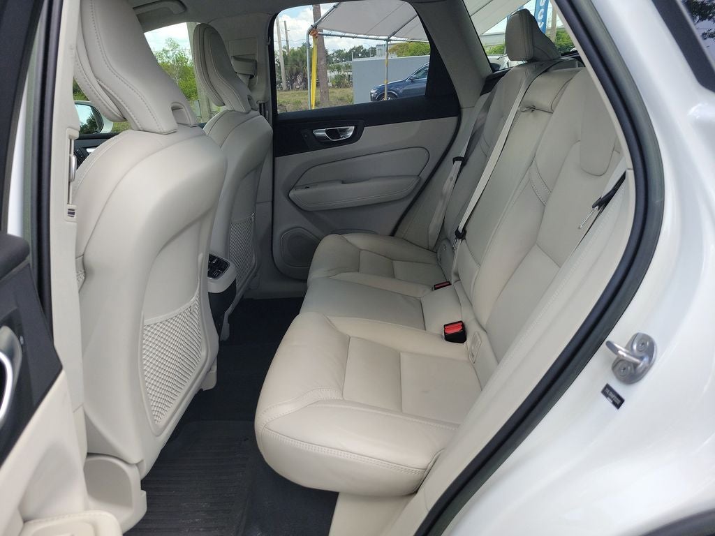 2023 Volvo XC60 Ultimate Bright Theme