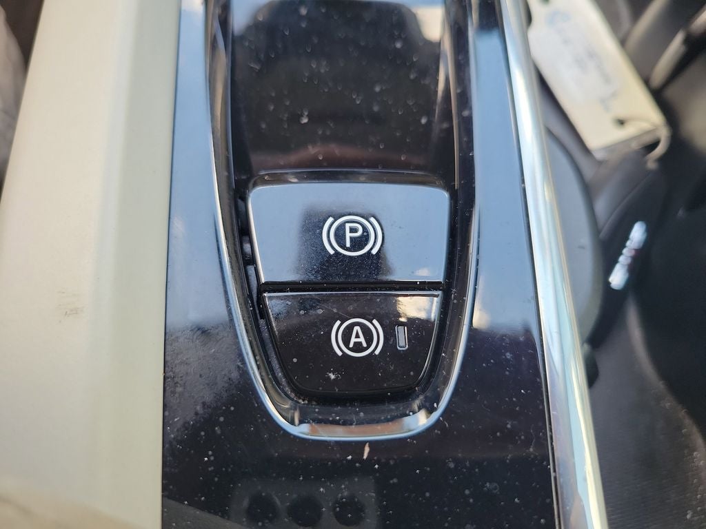 2023 Volvo XC60 Ultimate Bright Theme