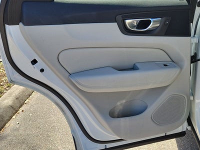 2023 Volvo XC60 Plus Bright Theme