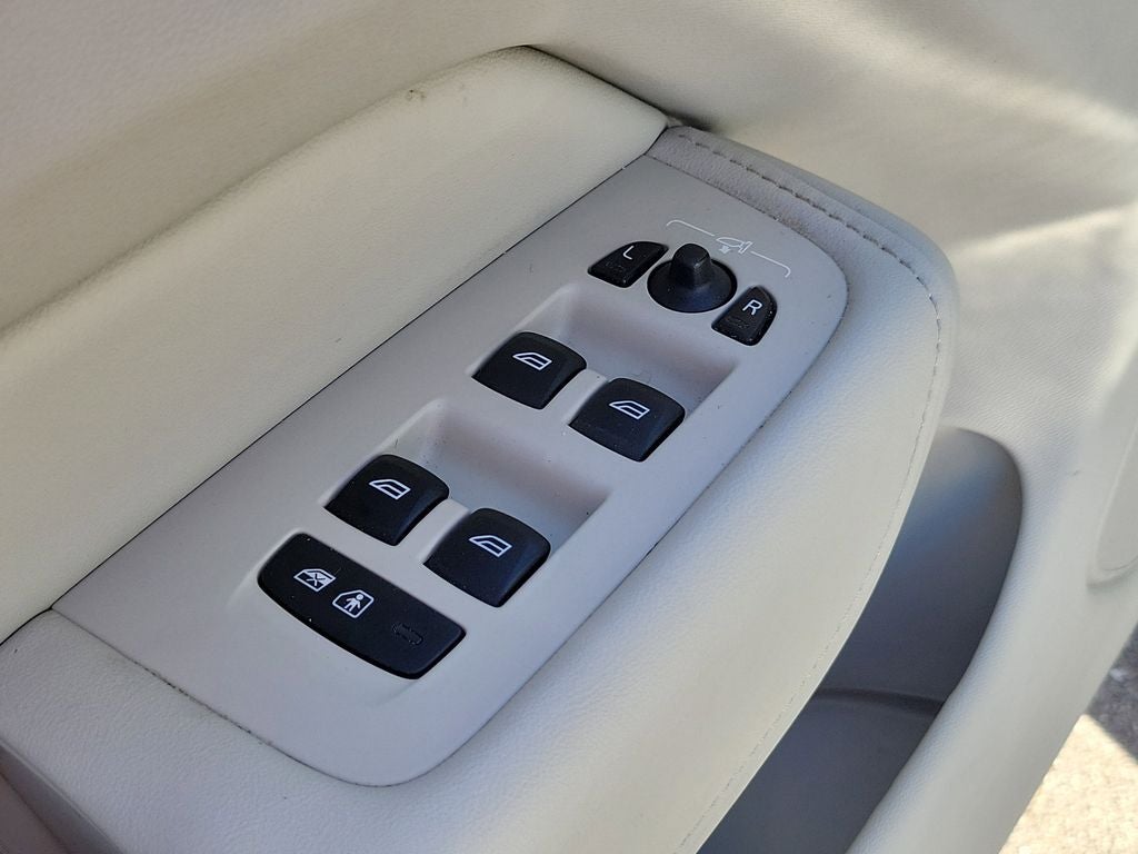 2023 Volvo XC60 Plus Bright Theme