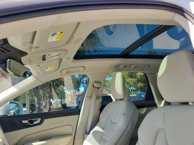 2023 Volvo XC60 Plus Bright Theme