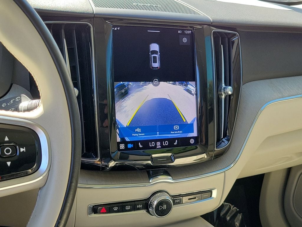 2023 Volvo XC60 Plus Bright Theme