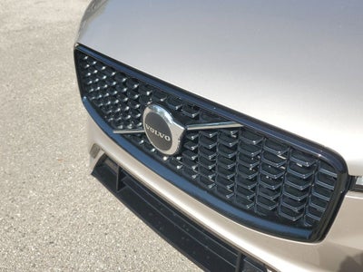 2024 Volvo XC60 Core Dark Theme